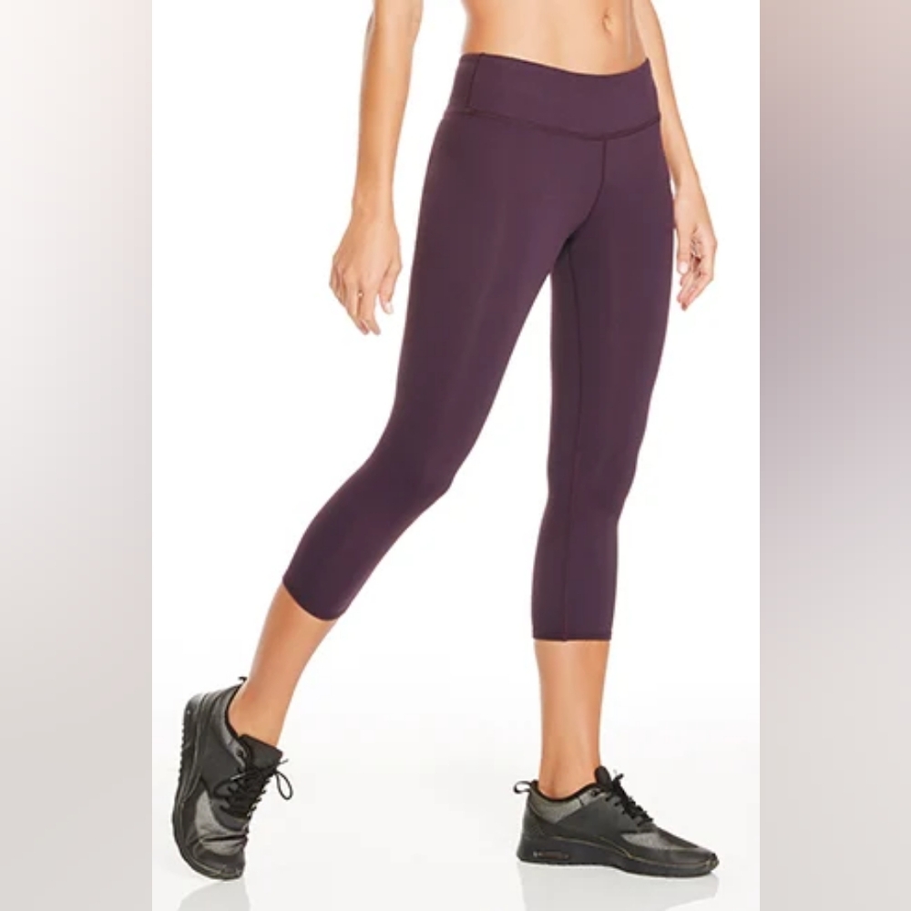 Fabletics Define PowerHold® Mid-Rise Capri  Leggings in Bordeaux, size M